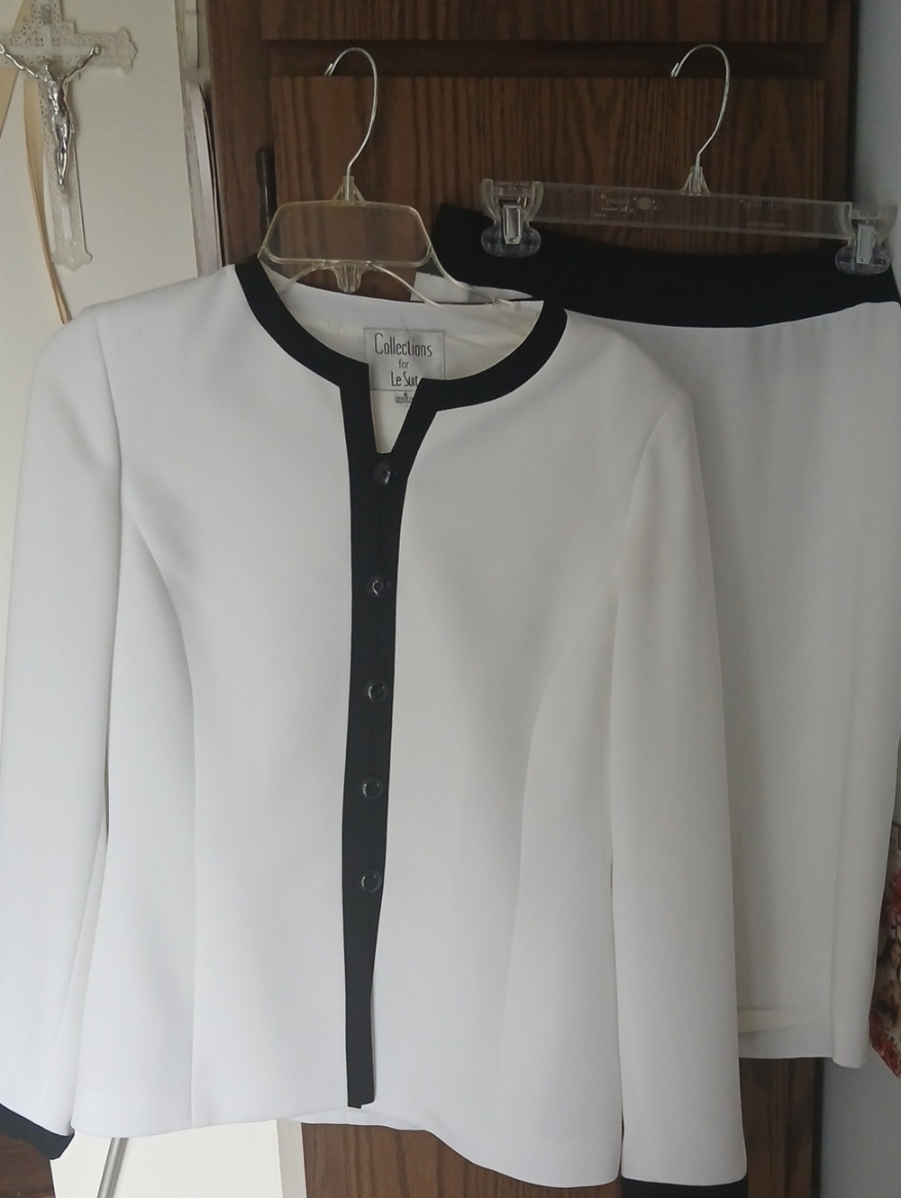 Le Suit Womens Suit Blazer And Skirt White With Black Trim